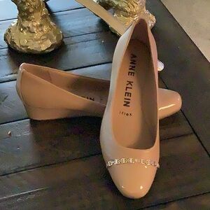 Anne Klein Women's Beige Pumps
